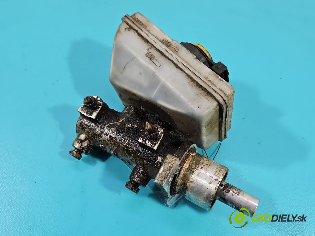 Johnston C40 2.8d 92 hp  68 kW 2776 cm3 5- čerpadlo Brzda:  (Posilovače brzd)