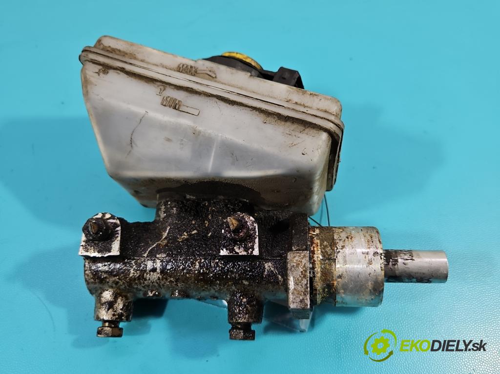 Johnston C40 2.8d 92 hp  68 kW 2776 cm3 5- čerpadlo Brzda:  (Posilovače brzd)