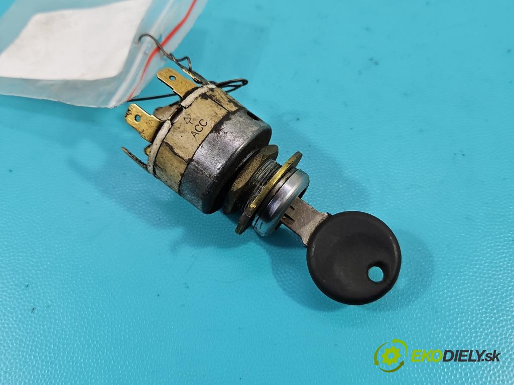 Johnston C40 2.8d 92 HP  68 kW 2776 cm3 5- Spínačka  (Spínacie skrinky a kľúče)