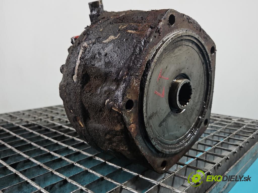 Johnston C40 2.8d 92 hp  68 kW 2776 cm3 5- obal 