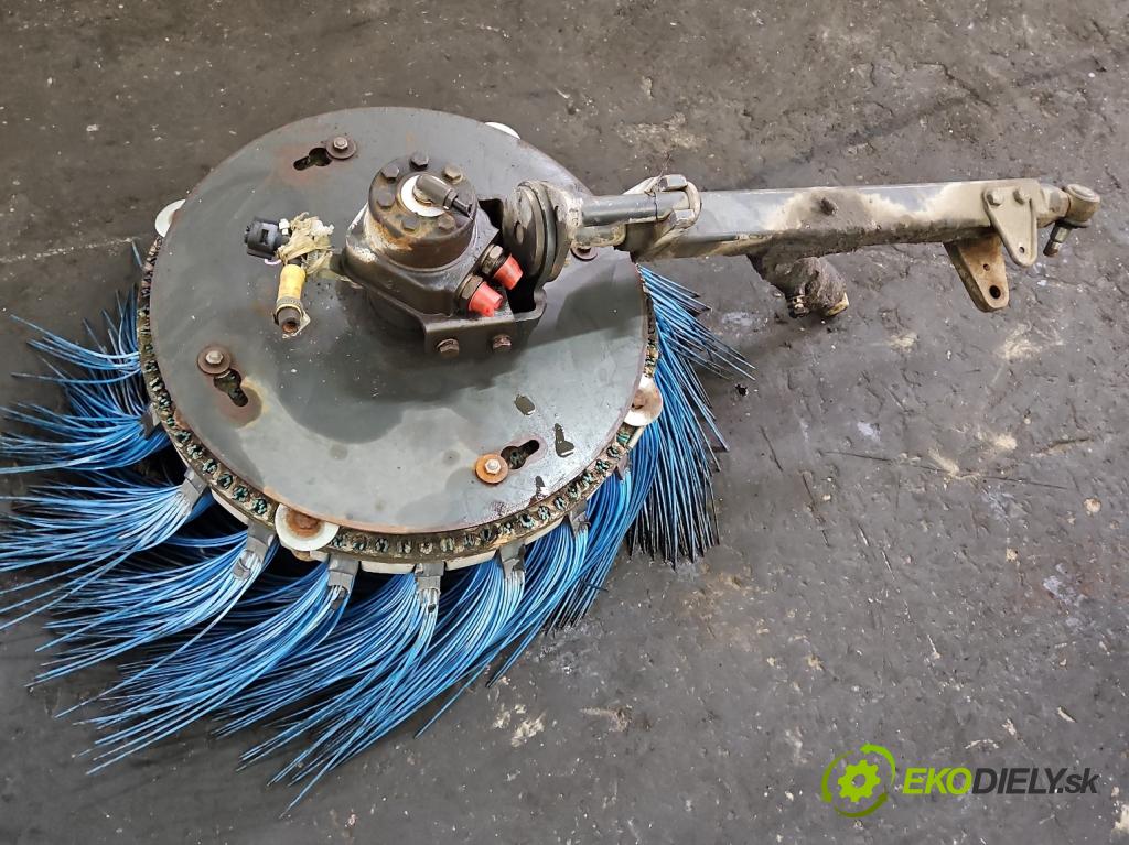 Johnston C40 2.8d 92 HP  68 kW 2776 cm3 5- ine