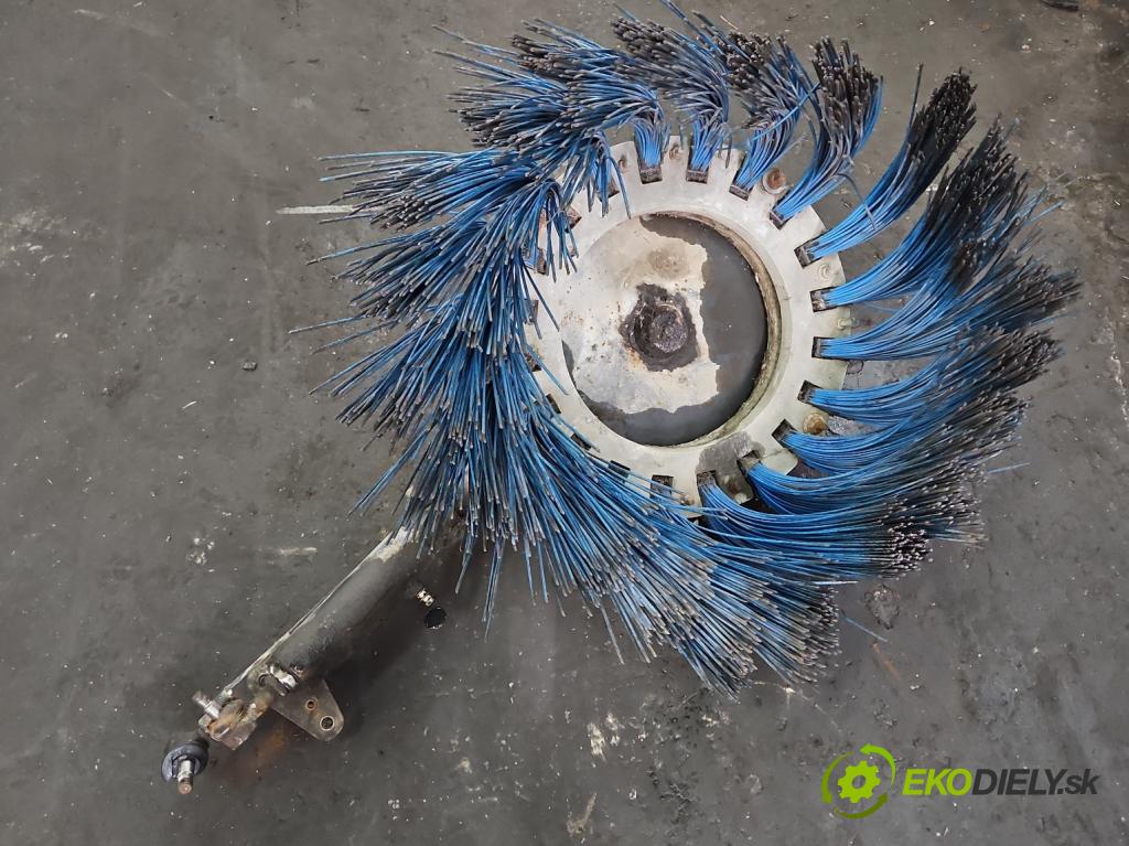 Johnston C40 2.8d 92 HP  68 kW 2776 cm3 5- ine