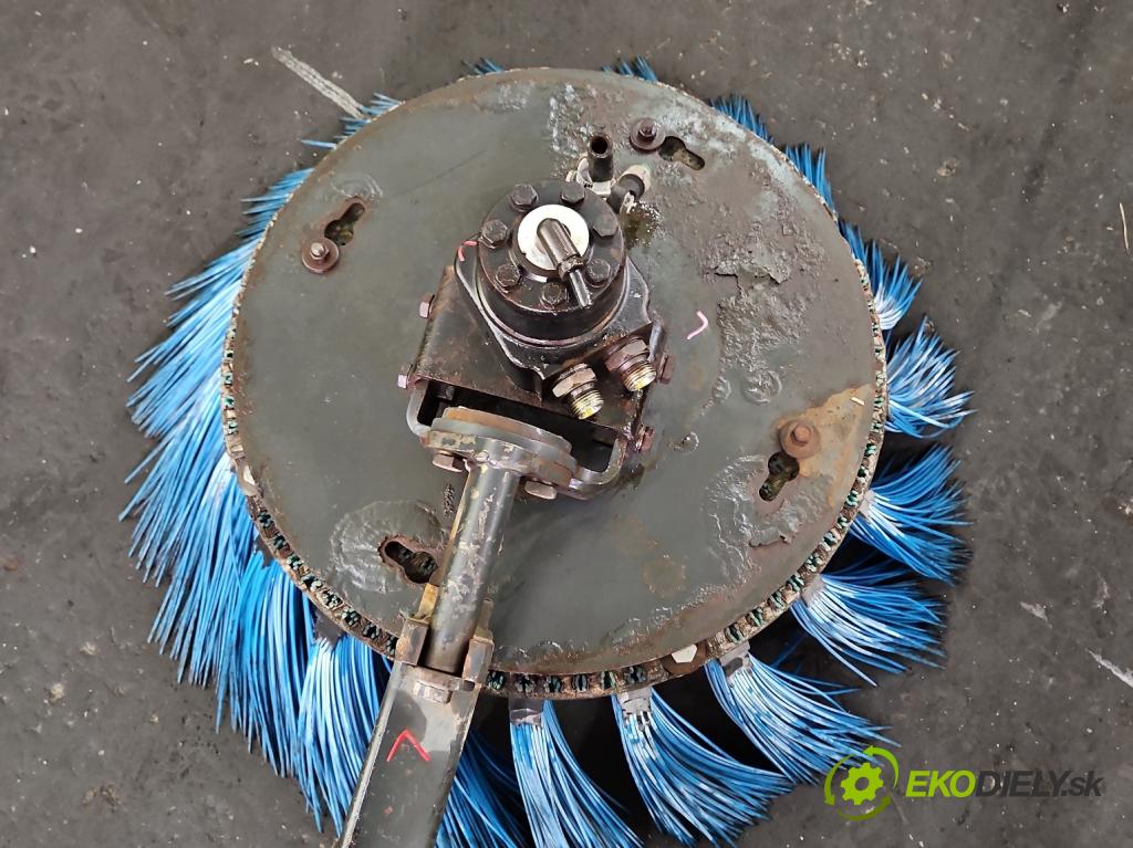 Johnston C40 2.8d 92 HP  68 kW 2776 cm3 5- ine