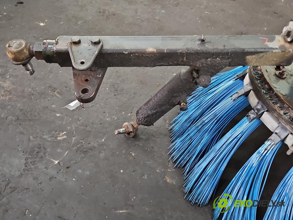 Johnston C40 2.8d 92 HP  68 kW 2776 cm3 5- ine