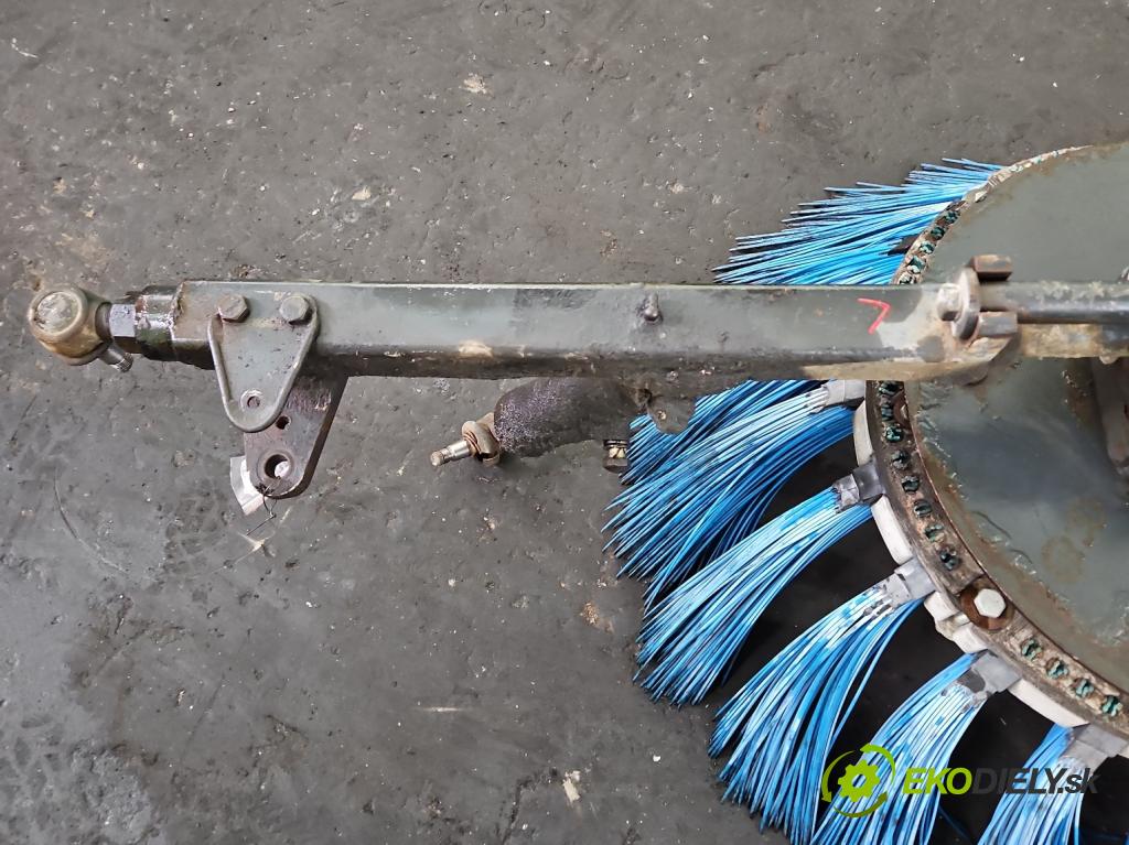 Johnston C40 2.8d 92 HP  68 kW 2776 cm3 5- ine