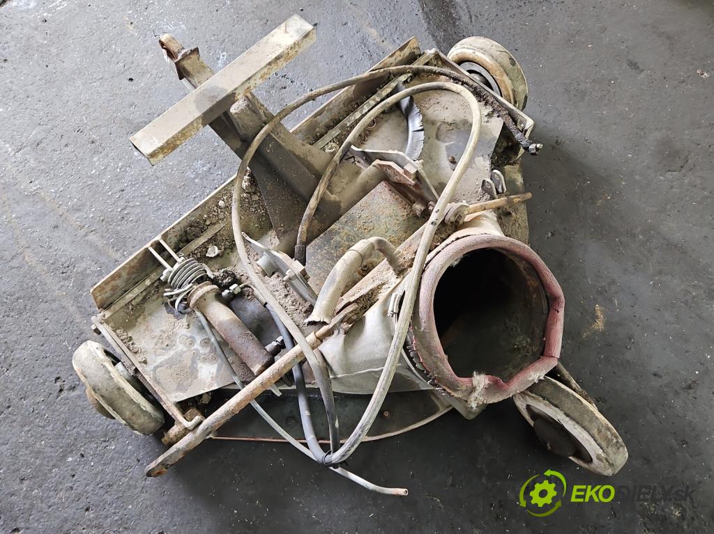 Johnston C40 2.8d 92 hp  68 kW 2776 cm3 5- obal 