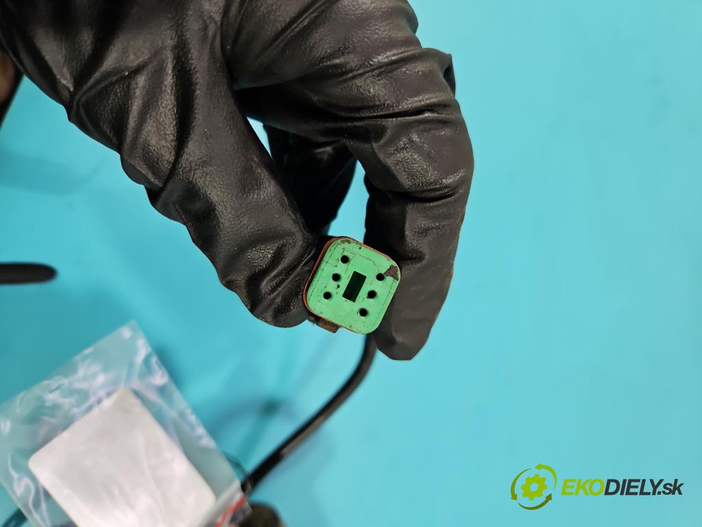 Johnston C40 2.8d 92 HP  68 kW 2776 cm3 5- pedal plyn potenciometr: 0206002029