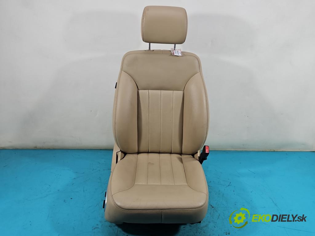 Mercedes R W251 2005-2013 5.0 V8 306KM automatic 225 kW 4966 cm3 5- Sedačka pravý  (Sedačky, sedadlá)