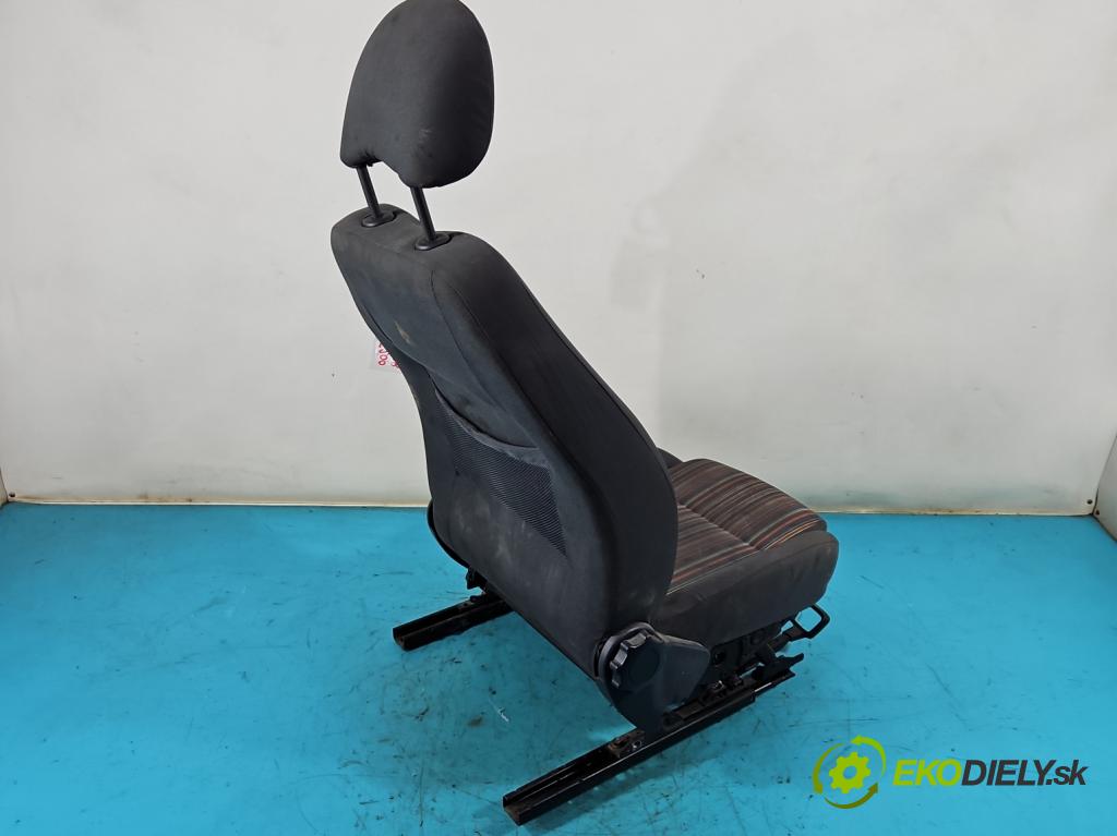 Vw Fox 1.4 tdi 69KM manual 51 kW 1422 cm3 3- Sedačka ľavý  (Sedačky, sedadlá)