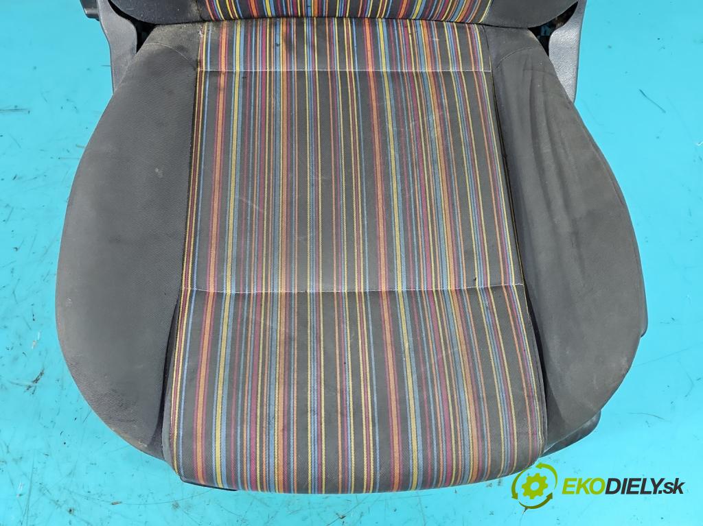 Vw Fox 1.4 tdi 69KM manual 51 kW 1422 cm3 3- Sedačka ľavý  (Sedačky, sedadlá)