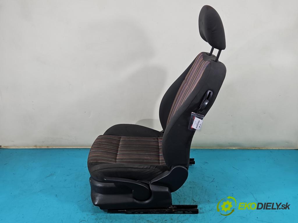 Vw Fox 1.4 tdi 69KM manual 51 kW 1422 cm3 3- Sedačka ľavý  (Sedačky, sedadlá)