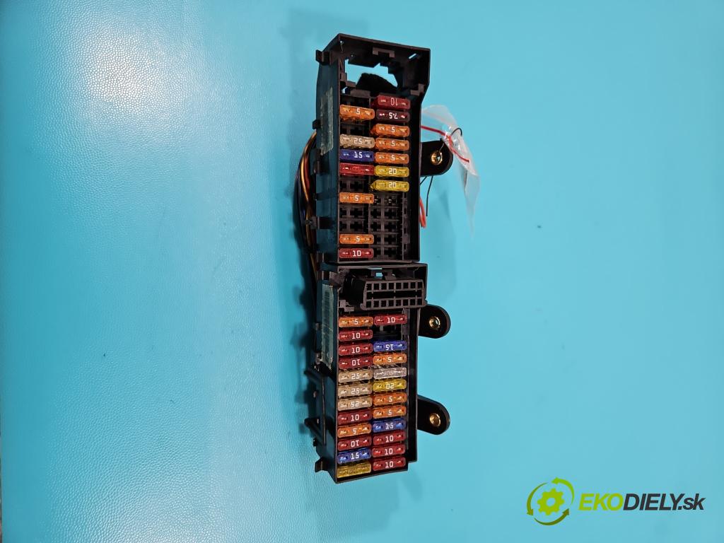 Vw Fox 1.4 tdi 69KM manual 51 kW 1422 cm3 3- skříňka pojistková 5Z1971326AH (Pojistkové skříňky)