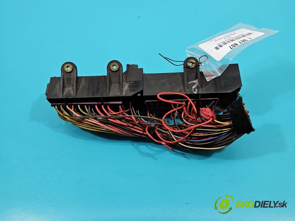 Vw Fox 1.4 tdi 69KM manual 51 kW 1422 cm3 3- skříňka pojistková 5Z1971326AH (Pojistkové skříňky)