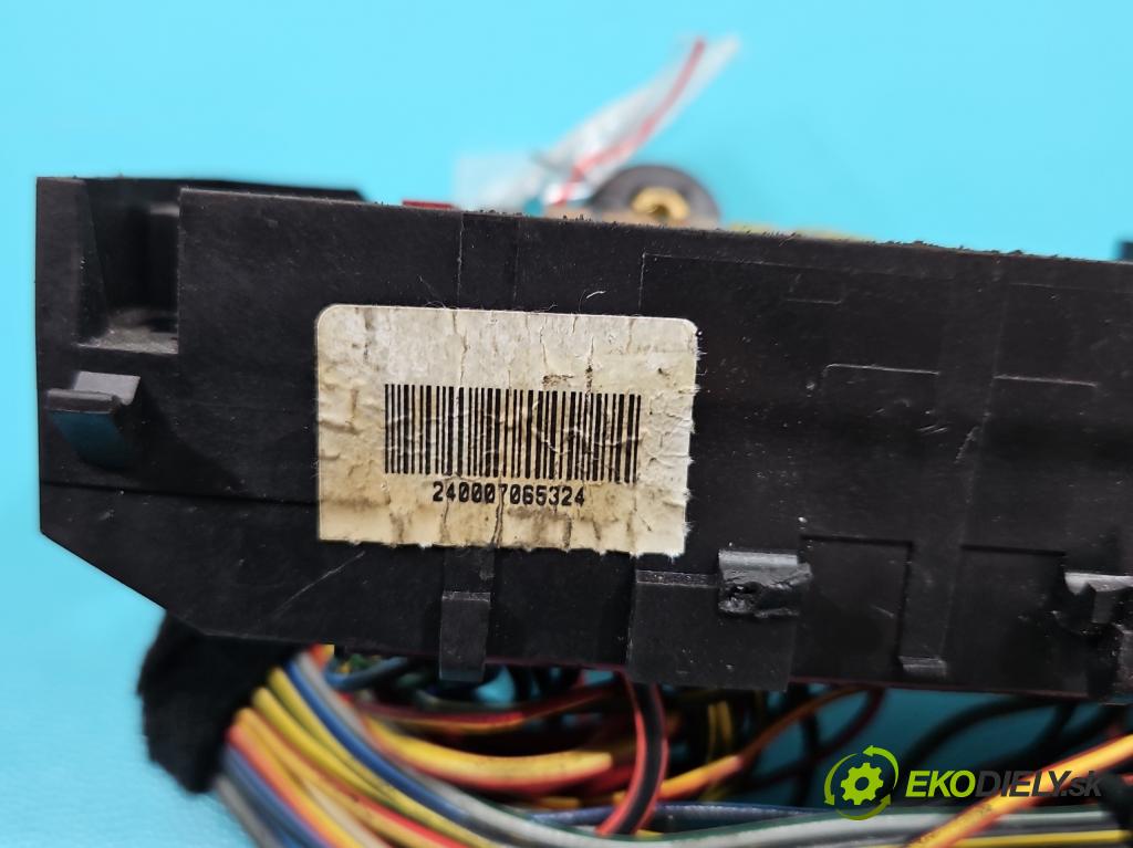 Vw Fox 1.4 tdi 69KM manual 51 kW 1422 cm3 3- skříňka pojistková 5Z1971326AH (Pojistkové skříňky)