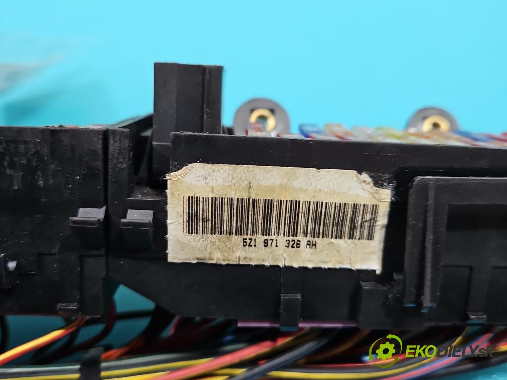 Vw Fox 1.4 tdi 69KM manual 51 kW 1422 cm3 3- skříňka pojistková 5Z1971326AH (Pojistkové skříňky)