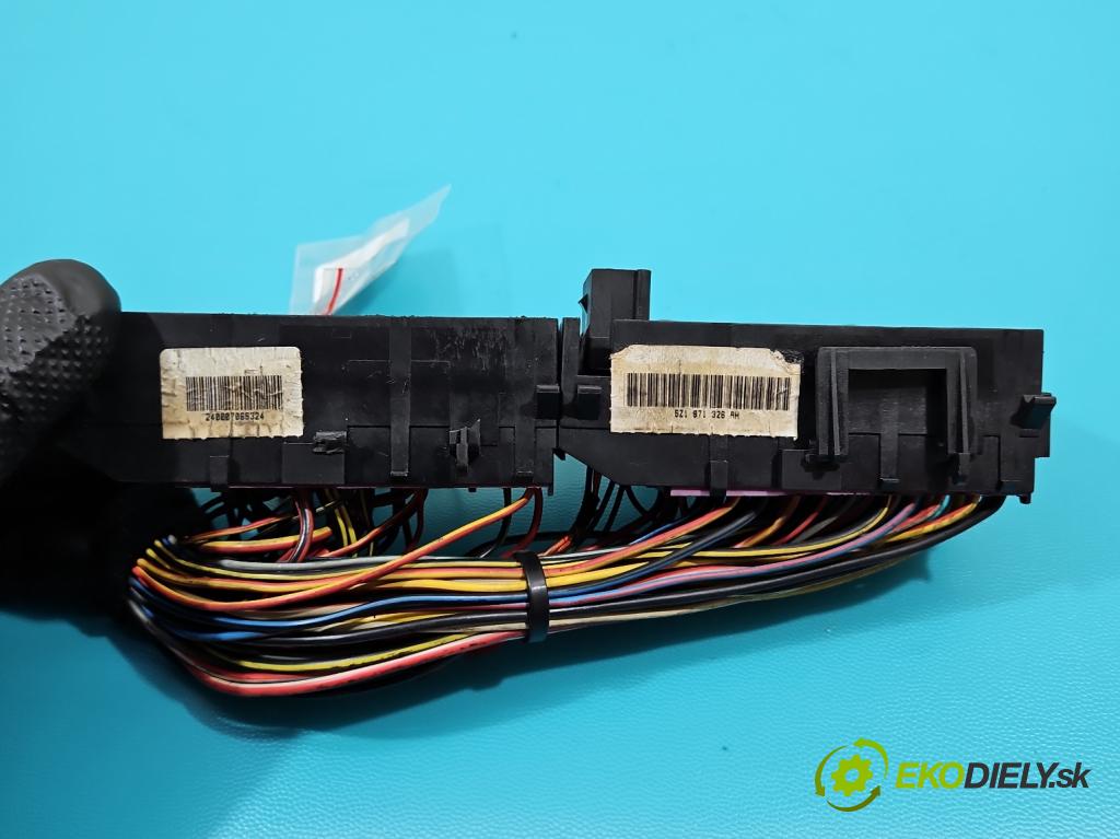 Vw Fox 1.4 tdi 69KM manual 51 kW 1422 cm3 3- skříňka pojistková 5Z1971326AH (Pojistkové skříňky)