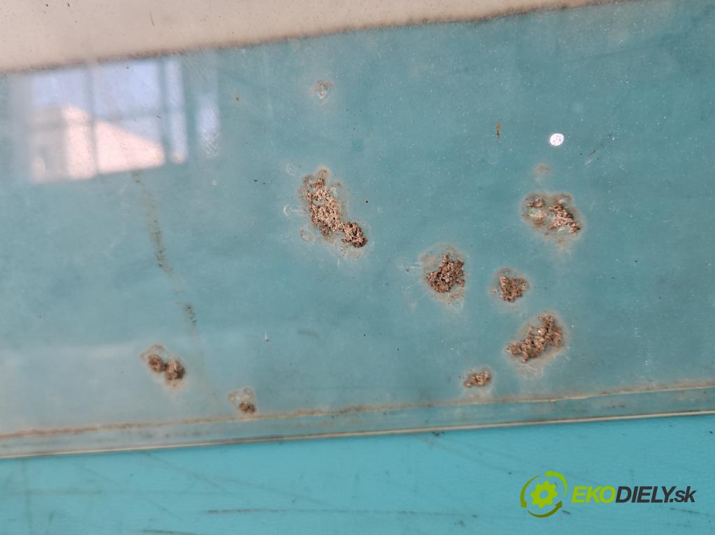 Kia K2700 2.7d 80 hp manual 59 kW 2665 cm3 3- sklo zadní  (Okna zadní)