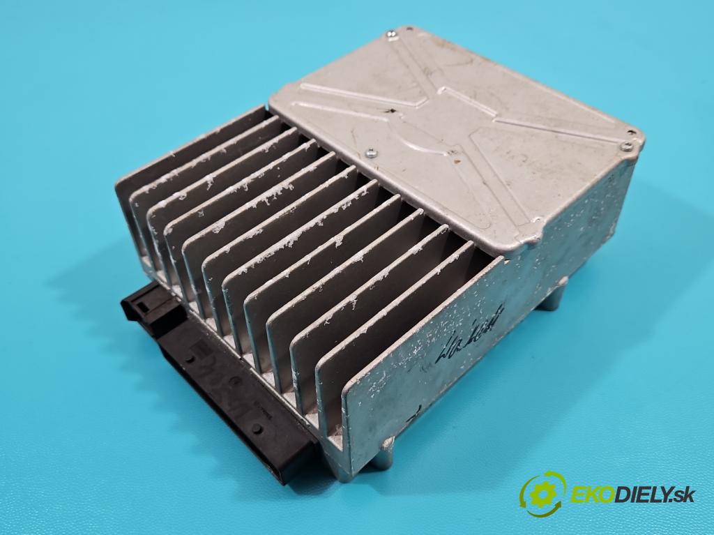 Mercedes R W251 2005-2013 5.0 V8 306KM automatic 225 kW 4966 cm3 5- Zesilovač: A2518204489 (Zosilňovače)