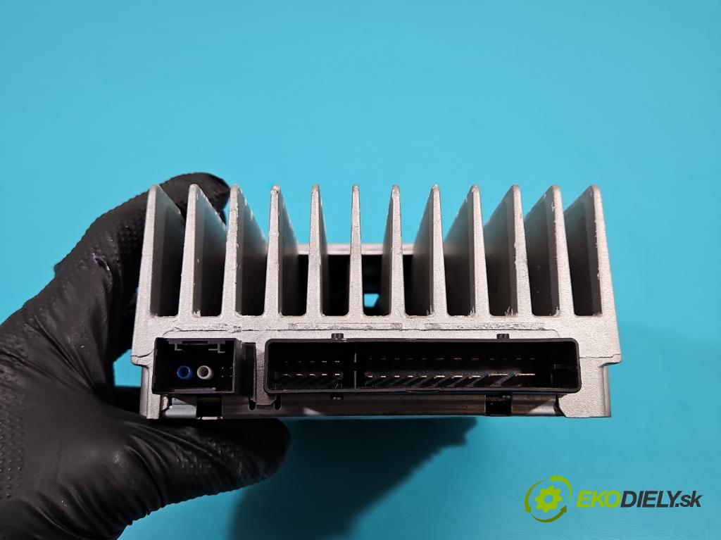 Mercedes R W251 2005-2013 5.0 V8 306KM automatic 225 kW 4966 cm3 5- Zesilovač: A2518204489 (Zosilňovače)