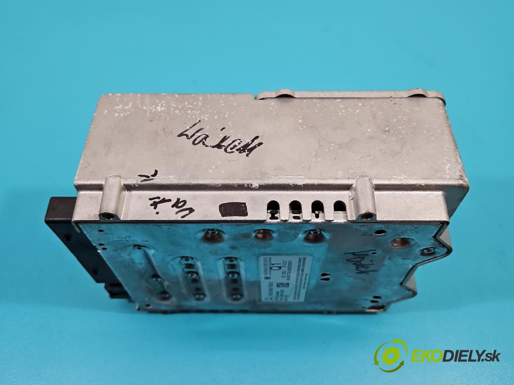 Mercedes R W251 2005-2013 5.0 V8 306KM automatic 225 kW 4966 cm3 5- Zesilovač: A2518204489 (Zosilňovače)