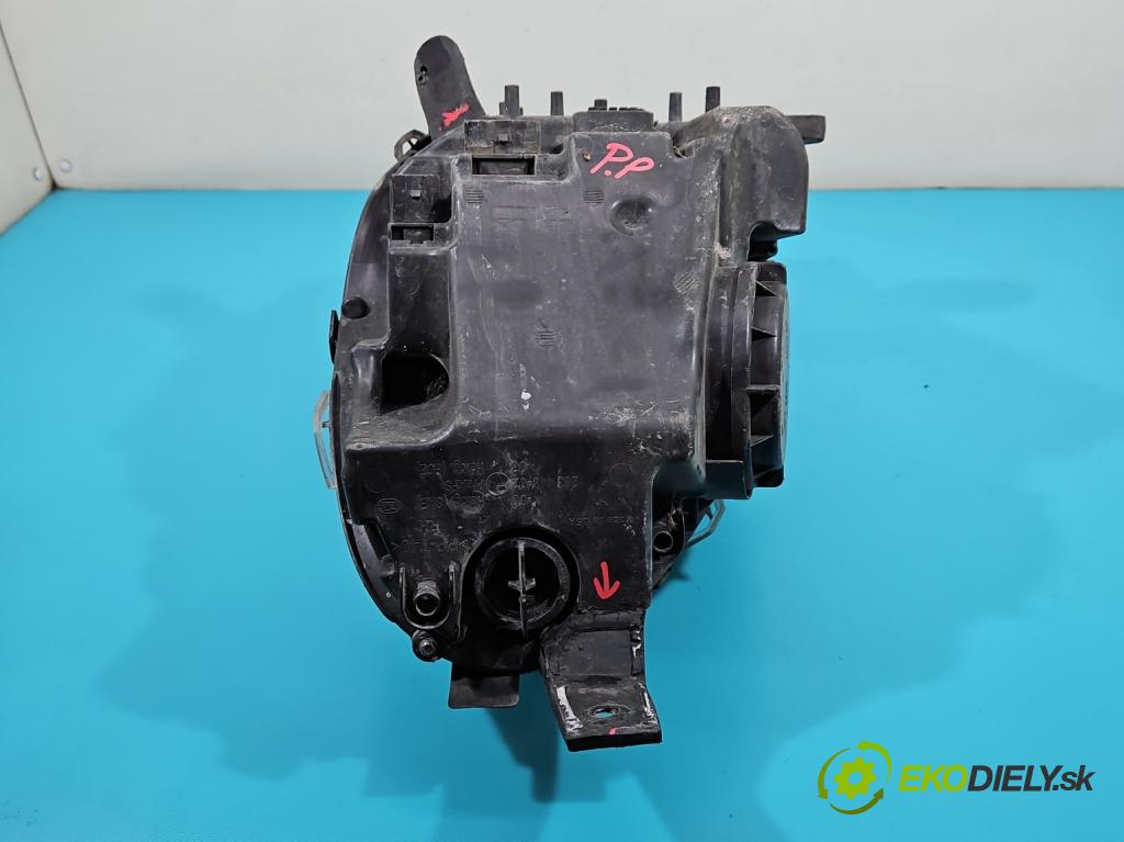 Mercedes R W251 2005-2013 5.0 V8 306KM automatic 225 kW 4966 cm3 5- Reflektor: pravý  (Pravé)