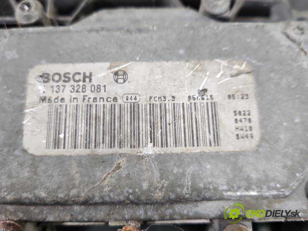 Volvo S80 I 1998-2006 2.0 T 179KM automatic 132 kW 1984 cm3 4- Ventilátor chladiča 30680513