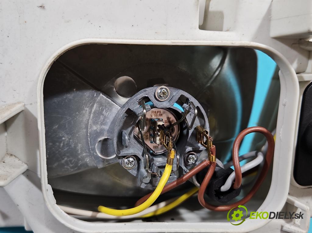 Vw Passat B4 1993-1997 1.8 90 HP manual 66 kW 1787 cm3 5- Reflektor: pravý  (Pravé)