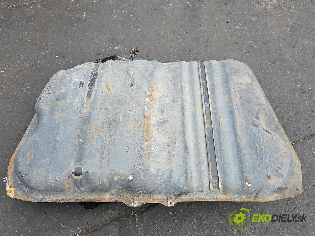 Toyota Camry VI XV30 2001-2006 2.4 VVti 152KM automatic 112 kW 2362 cm3 4- Nádrž: paliva  (Nádrže)