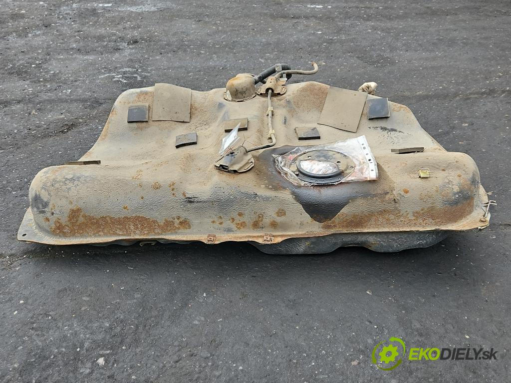 Toyota Camry VI XV30 2001-2006 2.4 VVti 152KM automatic 112 kW 2362 cm3 4- Nádrž: paliva  (Nádrže)