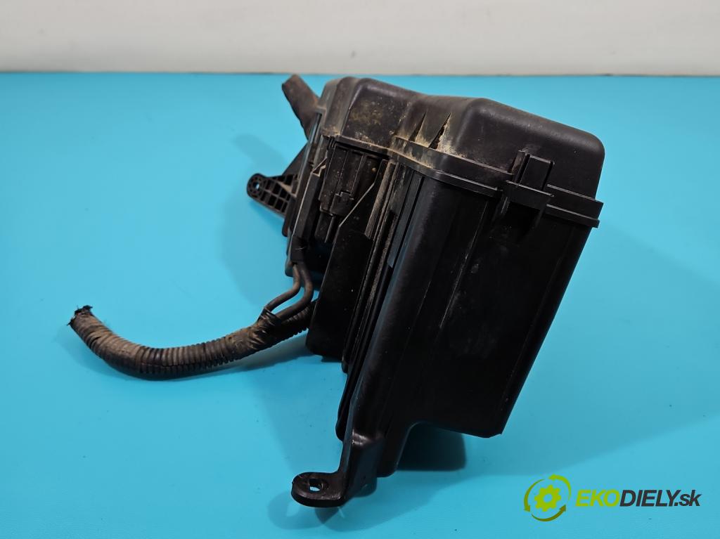 Toyota Camry VI XV30 2001-2006 2.4 VVti 152KM automatic 112 kW 2362 cm3 4- skříňka pojistková  (Pojistkové skříňky)