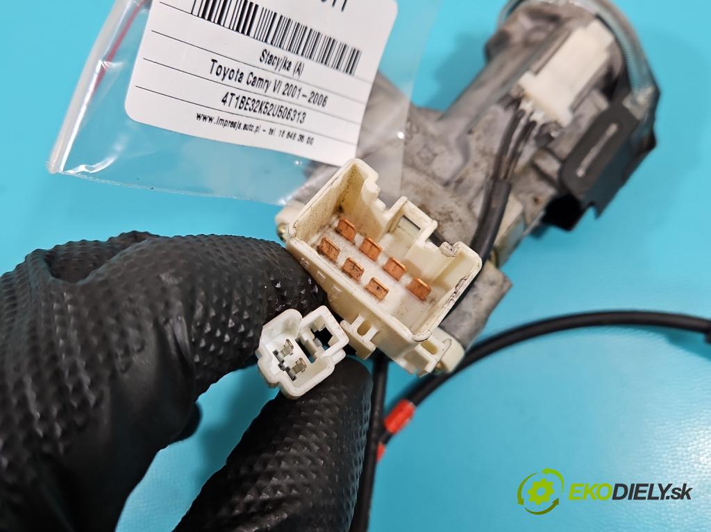 Toyota Camry VI XV30 2001-2006 2.4 VVti: 152KM automatic 112 kW 2362 cm3 4- Spínačka  (Spínacie skrinky a kľúče)