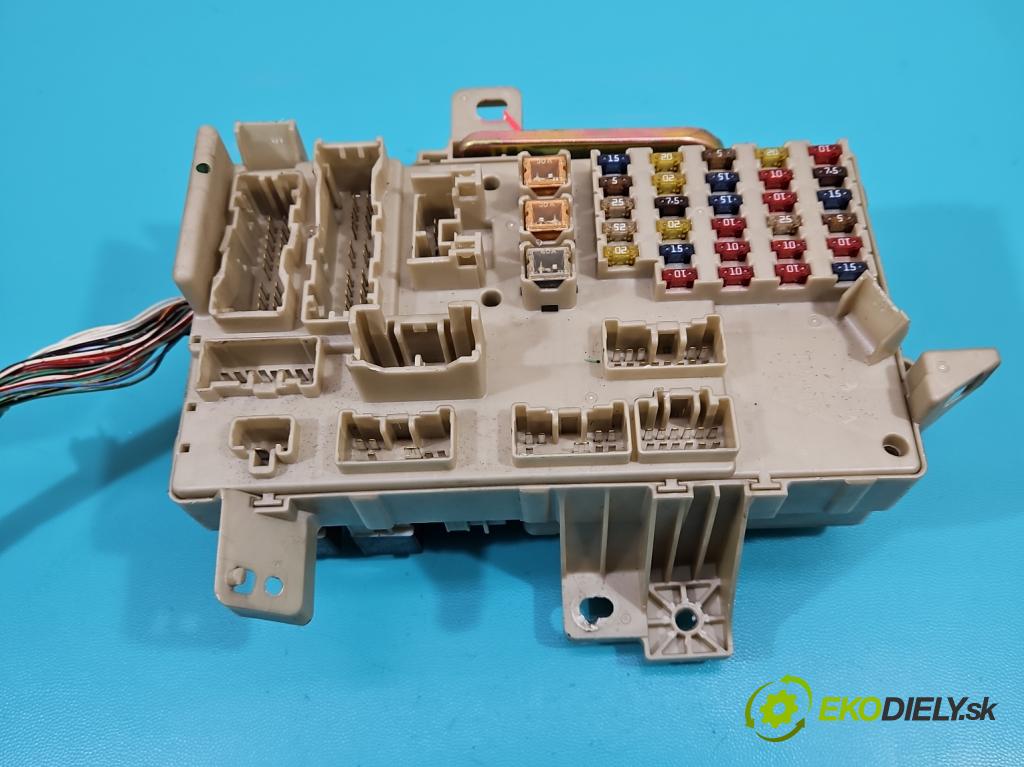 Toyota Camry VI XV30 2001-2006 2.4 VVti 152KM automatic 112 kW 2362 cm3 4- skříňka pojistková 82730-06040-A (Pojistkové skříňky)