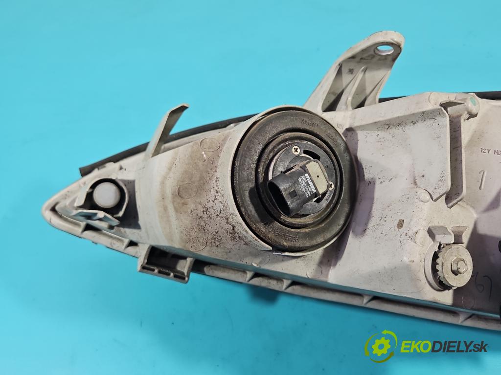 Toyota Camry VI XV30 2001-2006 2.4 VVti: 152KM automatic 112 kW 2362 cm3 4- Reflektor: pravý  (Pravé)