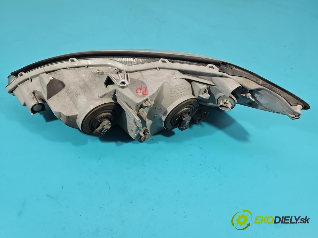 Toyota Camry VI XV30 2001-2006 2.4 VVti: 152KM automatic 112 kW 2362 cm3 4- Reflektor: pravý  (Pravé)