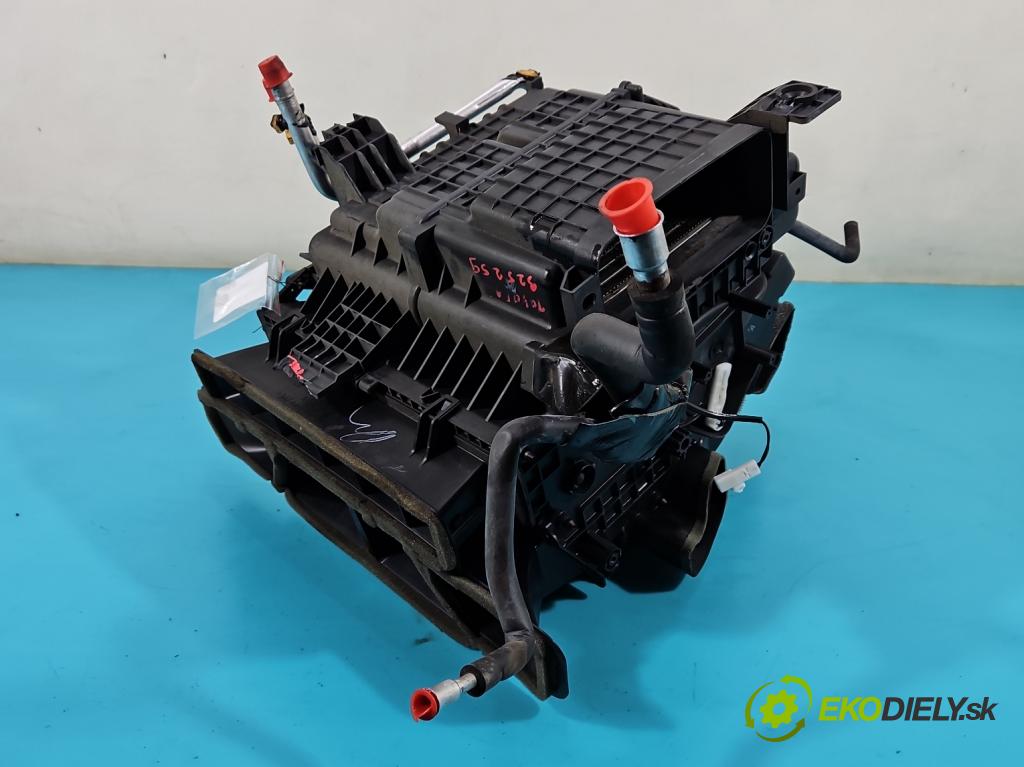 Toyota Camry VI XV30 2001-2006 2.4 VVti 152KM automatic 112 kW 2362 cm3 4- radiátor  (Radiátory topení)