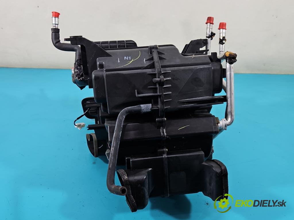 Toyota Camry VI XV30 2001-2006 2.4 VVti 152KM automatic 112 kW 2362 cm3 4- radiátor  (Radiátory topení)