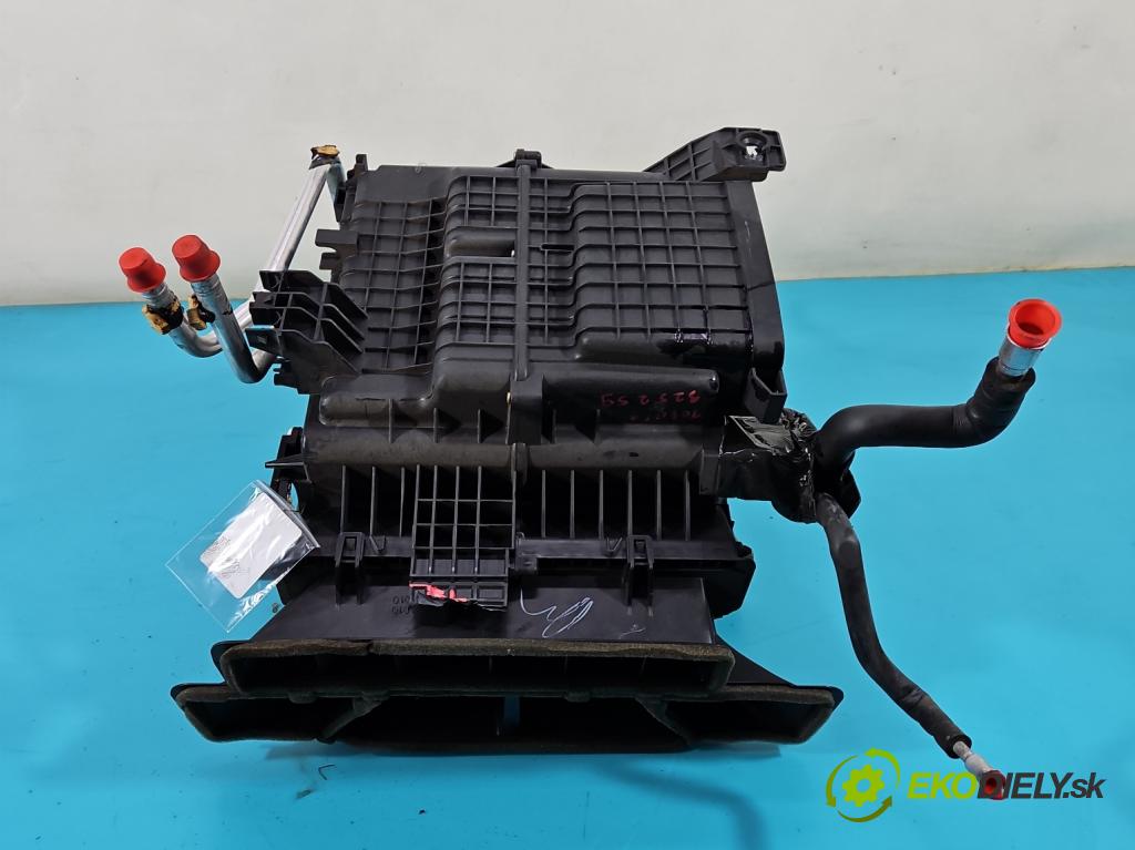 Toyota Camry VI XV30 2001-2006 2.4 VVti 152KM automatic 112 kW 2362 cm3 4- radiátor  (Radiátory topení)