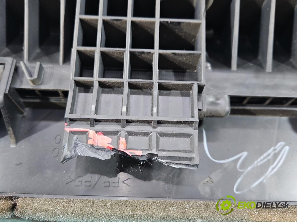 Toyota Camry VI XV30 2001-2006 2.4 VVti 152KM automatic 112 kW 2362 cm3 4- radiátor  (Radiátory topení)