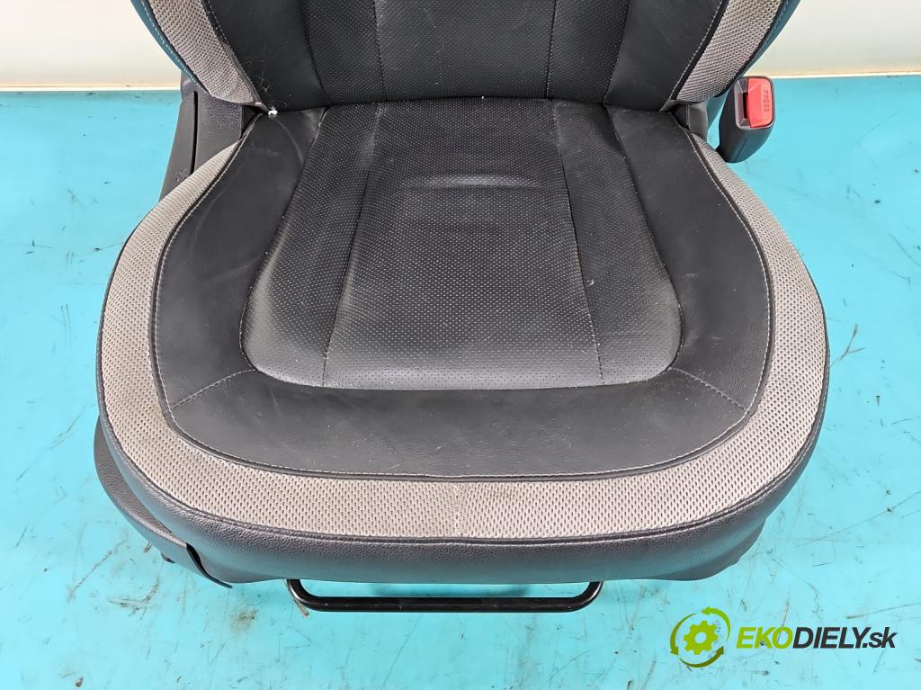 Kia Optima III 2010-2015 1.7 crdi 136 HP manual 100 kW 1685 cm3 4- Sedačka pravý  (Sedačky, sedadlá)