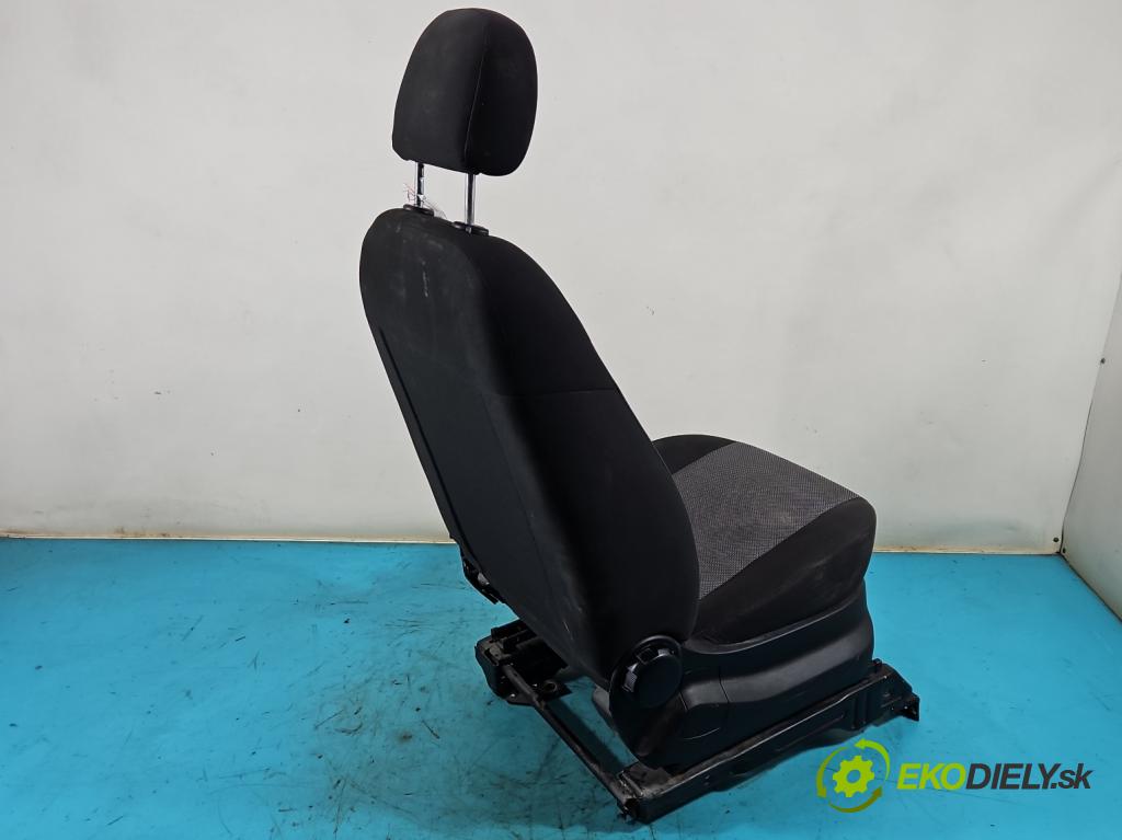 Fiat Fiorino III 2007- 1,3.0 jtd 75 HP manual 55 kW 1248 cm3 5- Sedačka pravý  (Sedačky, sedadlá)