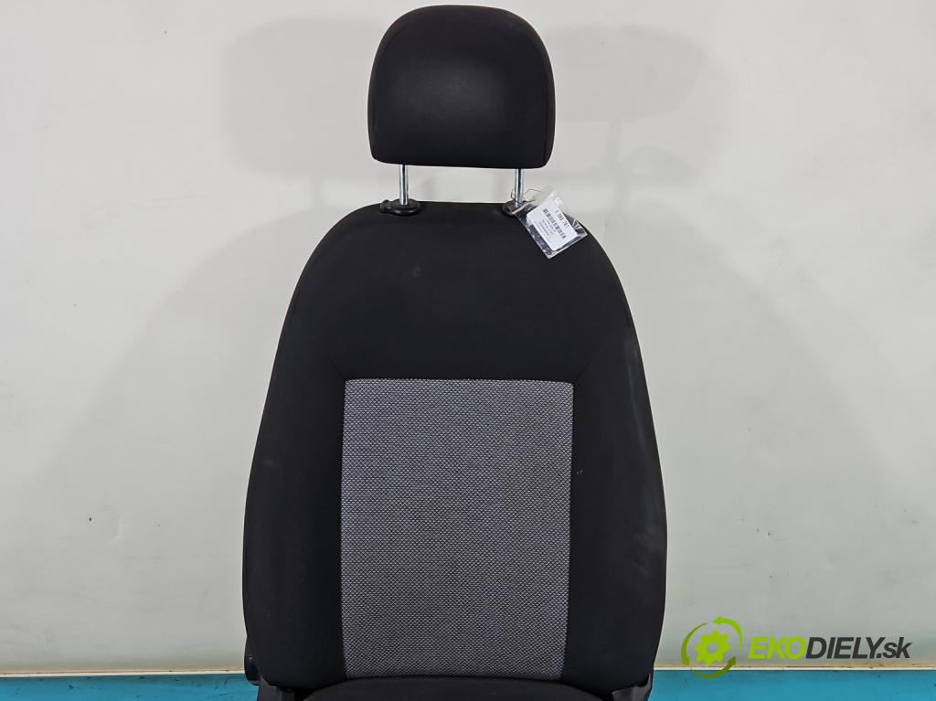 Fiat Fiorino III 2007- 1,3.0 jtd 75 HP manual 55 kW 1248 cm3 5- Sedačka pravý  (Sedačky, sedadlá)