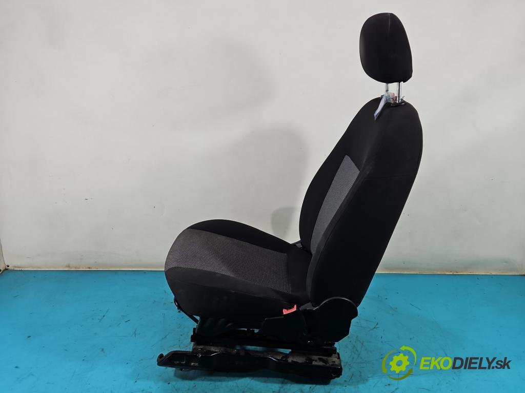 Fiat Fiorino III 2007- 1,3.0 jtd 75 HP manual 55 kW 1248 cm3 5- Sedačka pravý  (Sedačky, sedadlá)
