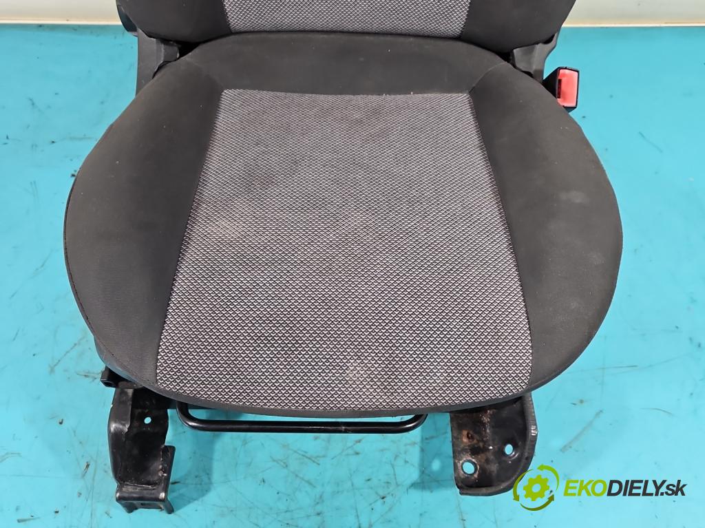 Fiat Fiorino III 2007- 1,3.0 jtd 75 HP manual 55 kW 1248 cm3 5- Sedačka pravý  (Sedačky, sedadlá)