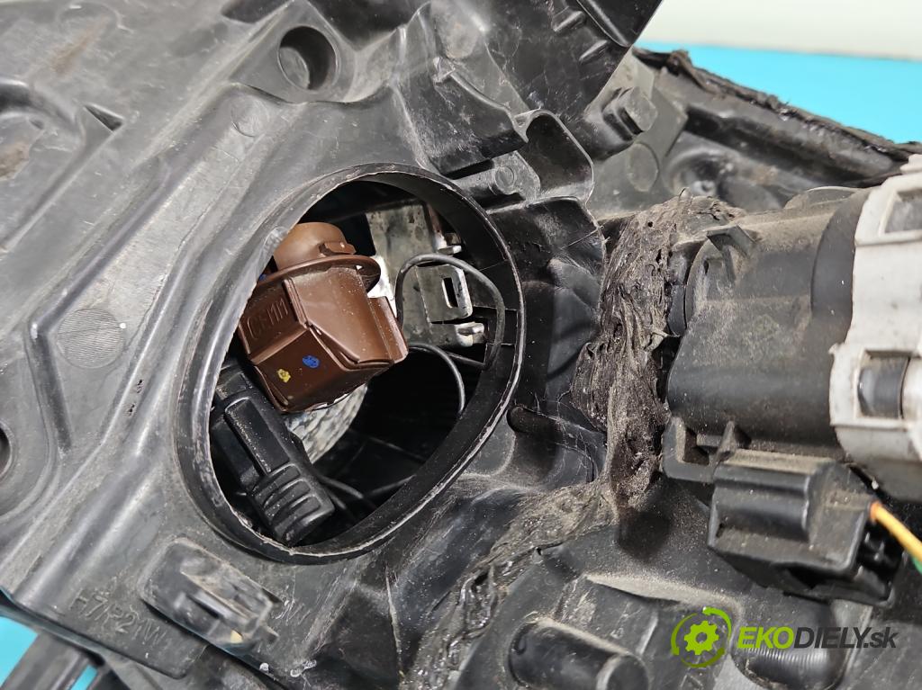 Renault Laguna III 2007-2015 2.0 dci 178HP: manual 131 kW 1995 cm3 5- Reflektor: pravý 260100034R (Pravé)