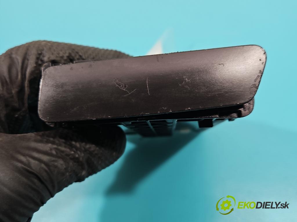 Renault Laguna III 2007-2015 2.0 dci 178HP: manual 131 kW 1995 cm3 5- Rukojeť: na nápoje:  (Úchyty, držiaky na nápoje)