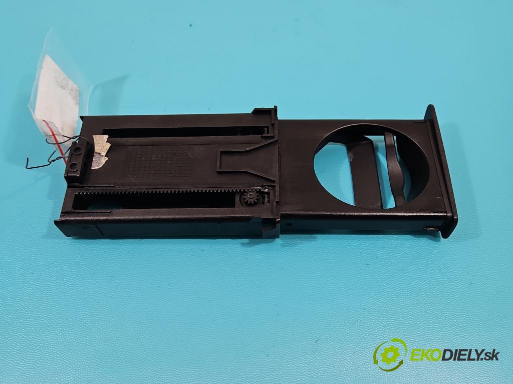 Renault Laguna III 2007-2015 2.0 dci 178HP: manual 131 kW 1995 cm3 5- Rukojeť: na nápoje:  (Úchyty, držiaky na nápoje)