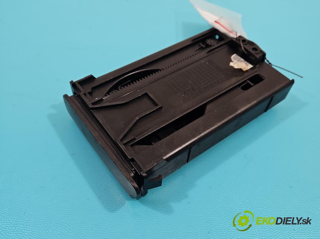 Renault Laguna III 2007-2015 2.0 dci 178HP: manual 131 kW 1995 cm3 5- Rukojeť: na nápoje:  (Úchyty, držiaky na nápoje)