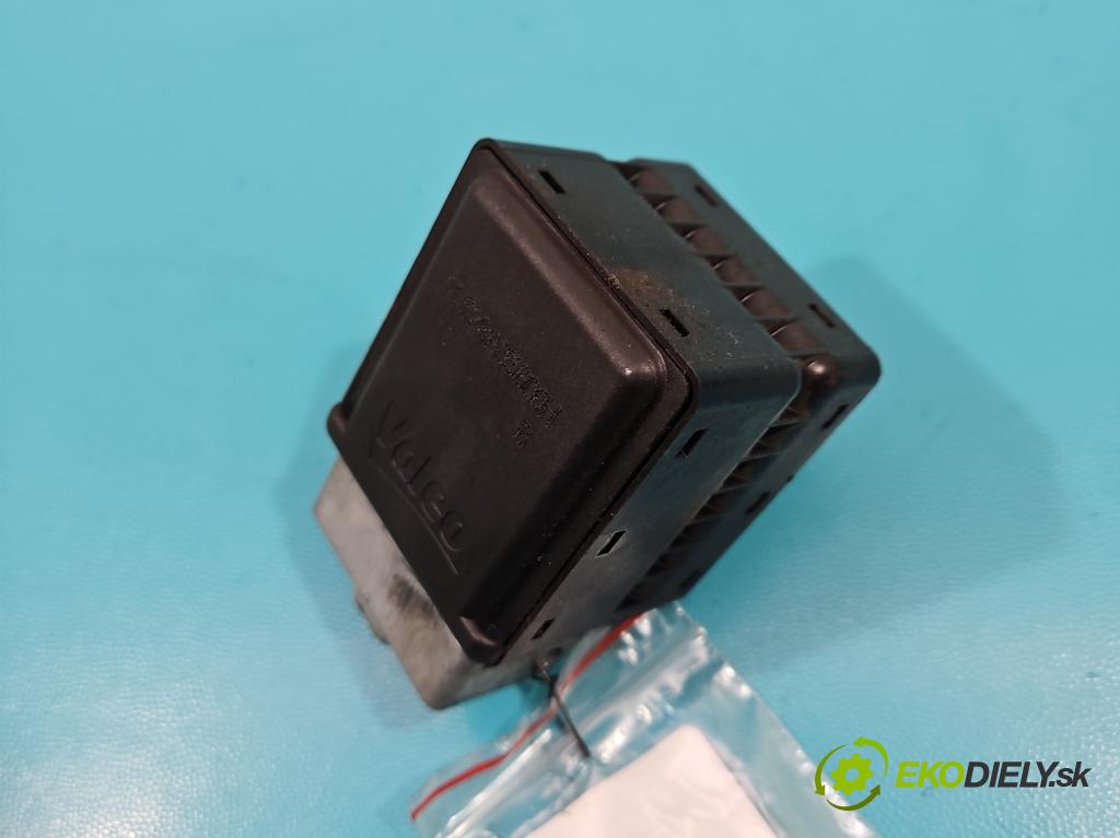 Renault Laguna III 2007-2015 2.0 dci 178HP: manual 131 kW 1995 cm3 5- Blokáda: řízení: 487000006R (Ostatné)