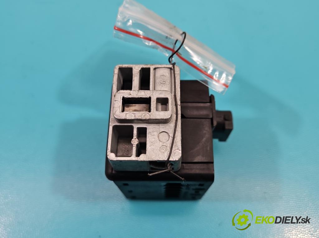 Renault Laguna III 2007-2015 2.0 dci 178HP: manual 131 kW 1995 cm3 5- Blokáda: řízení: 487000006R (Ostatné)