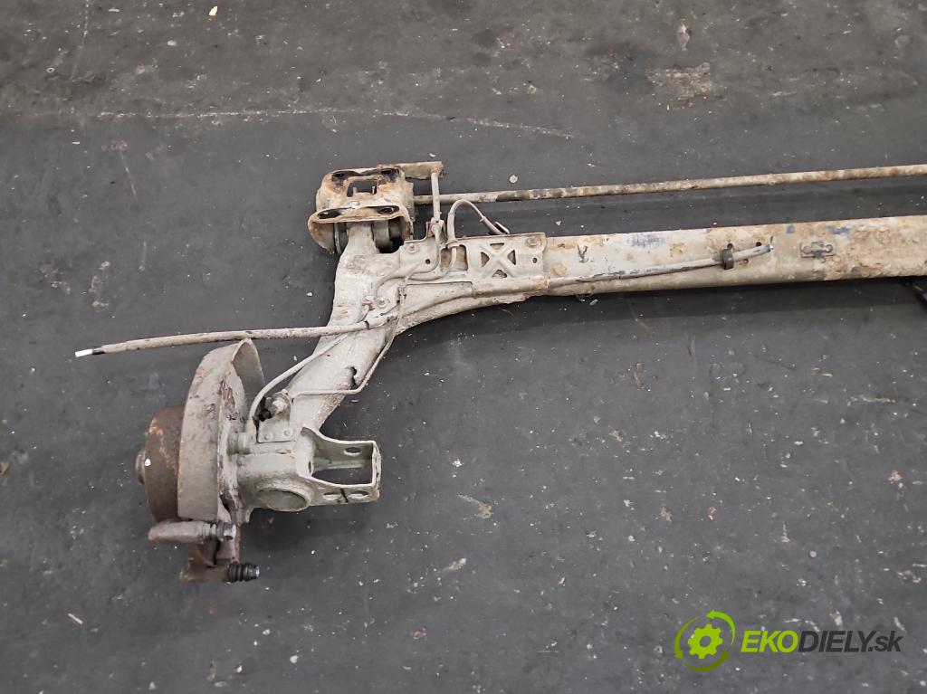 Audi A4 B5 1994-2001 1.6 101 hp manual 74 kW 1595 cm3 5- zadní výztuha  (Výztuhy zadní)